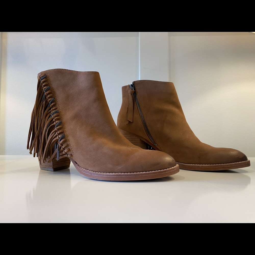 Leather fringe with chains brown suede bootie